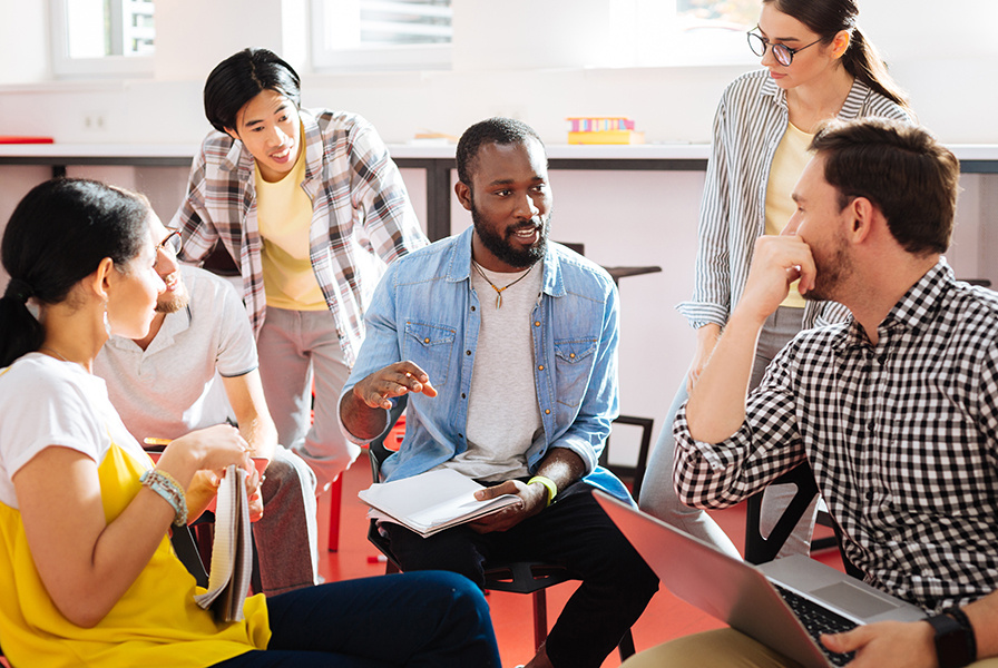 A group of aspiring teachers discusses work together.